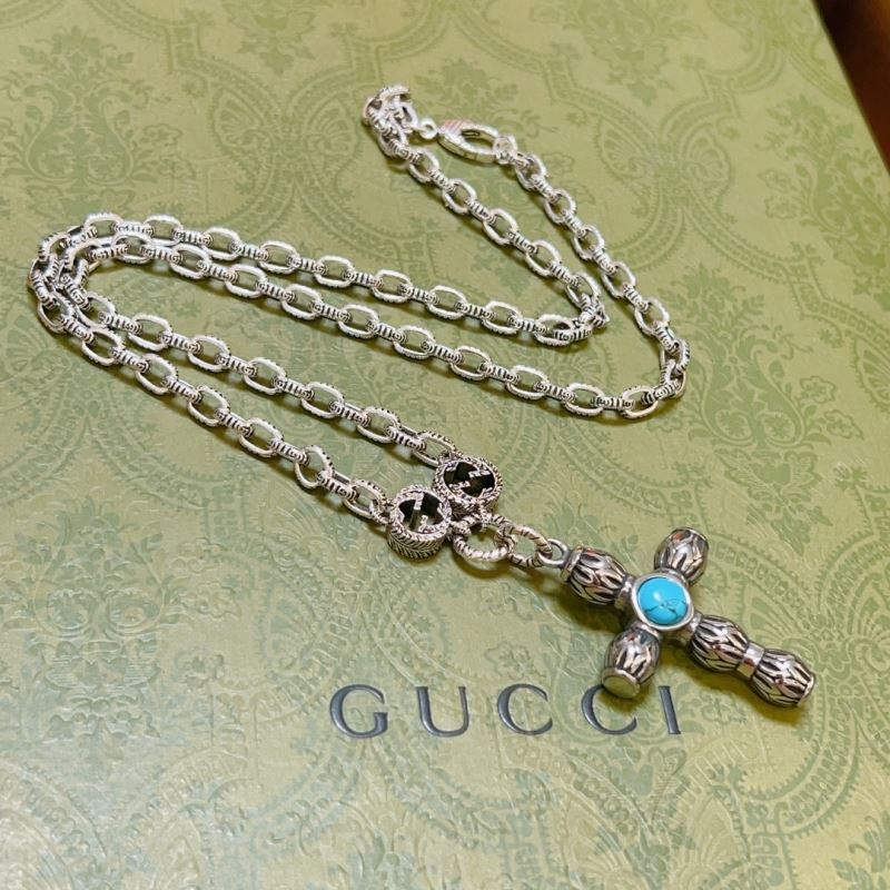 G*u*i necklaces